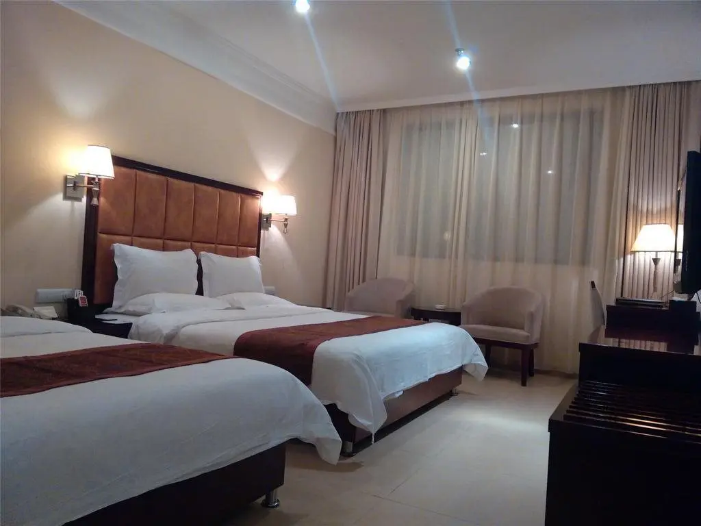 Учжишань: Wuzhishan Huajue Business Hotel