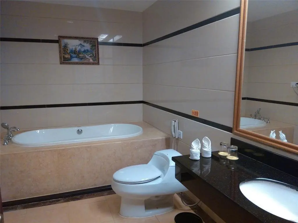 Учжишань: Wuzhishan Huajue Business Hotel