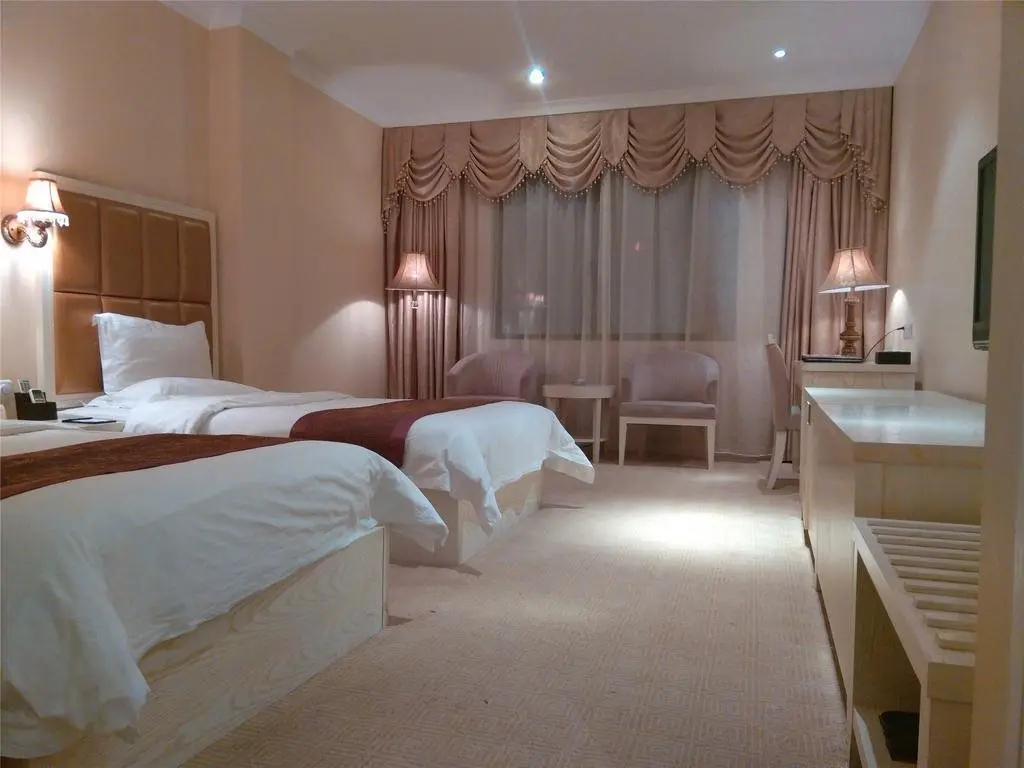 Учжишань: Wuzhishan Huajue Business Hotel
