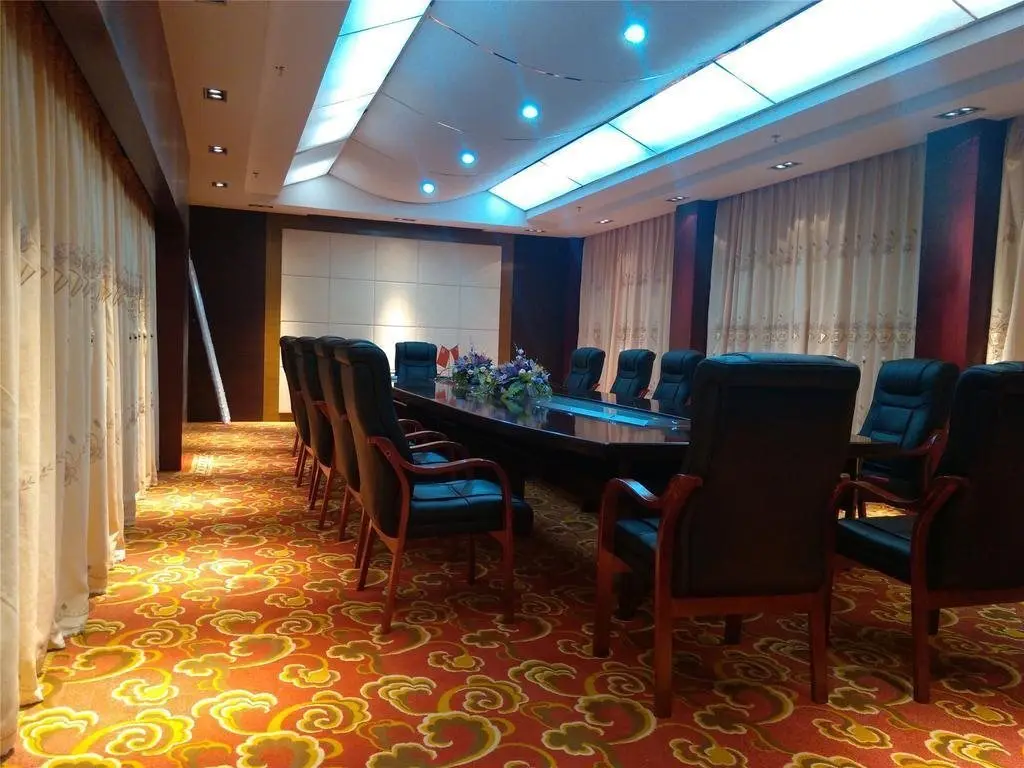 Учжишань: Wuzhishan Huajue Business Hotel