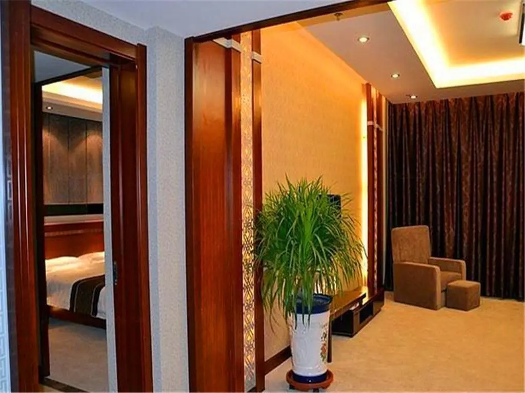 Цзюцюань: Huayulou Grand Hotel