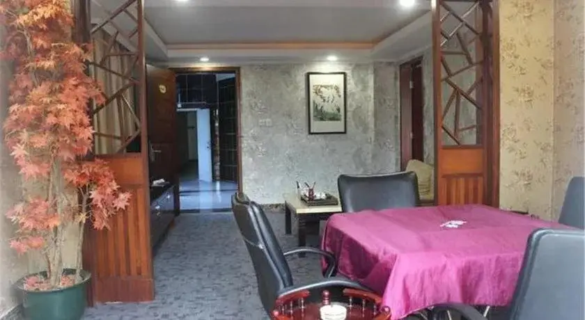 Wanfeng Hotspring Hotel — фото 1