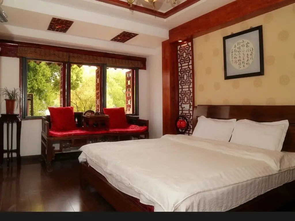Цзясинь: Xitang Yijingwan Inn