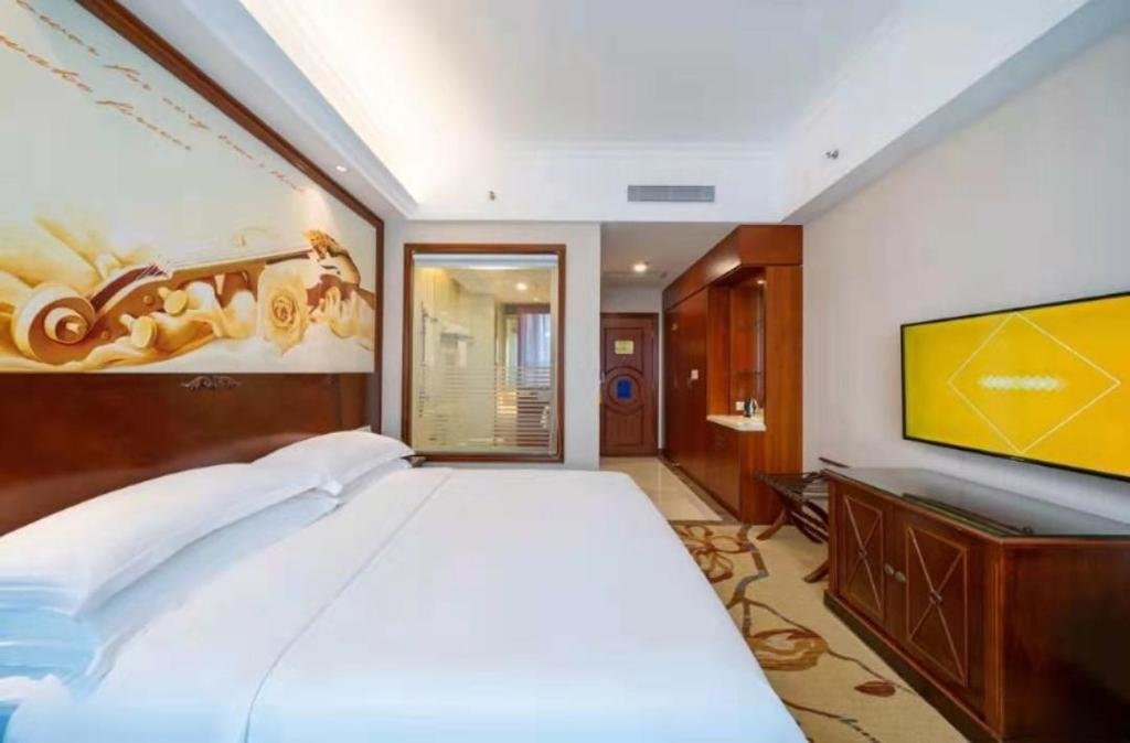 Дунгуань: Vienna 3 Best Hotel Dongguan Liaobu