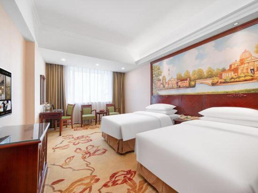 Дунгуань: Vienna 3 Best Hotel Dongguan Liaobu