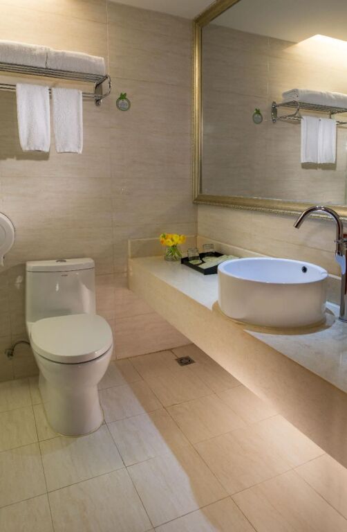 Шэньчжэнь: ViennaHotel Shenzhen Aiguo Road
