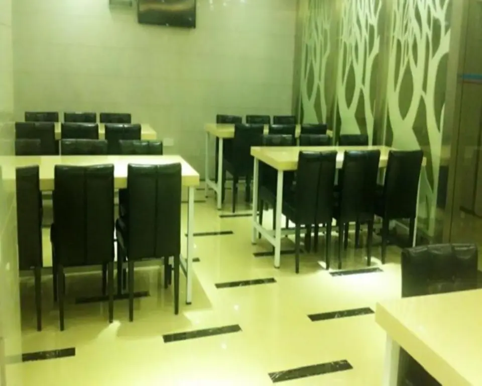 Шанхай: Hanting Express Jiading Middle Dengliu Road