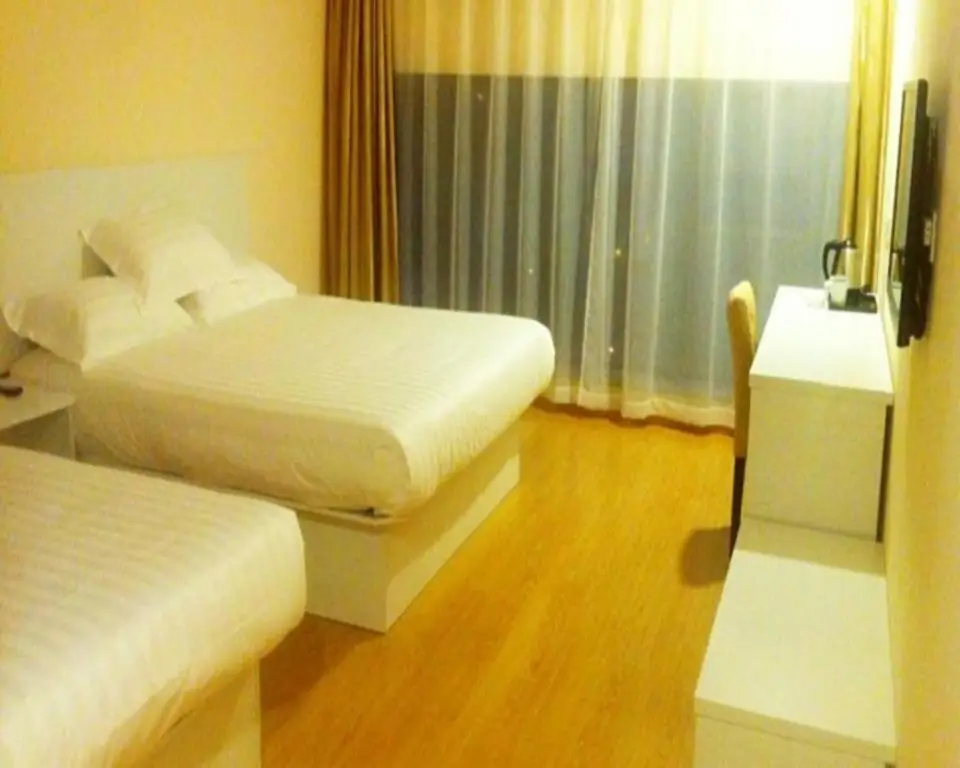 Шанхай: Hanting Express Jiading Middle Dengliu Road