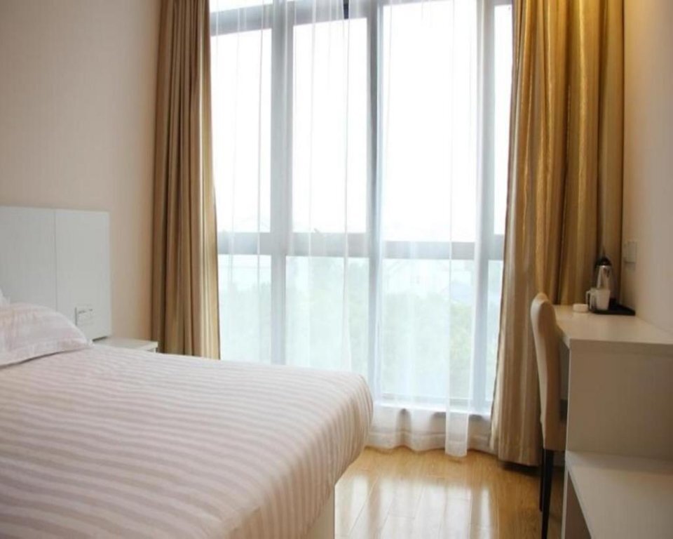 Шанхай: Hanting Express Jiading Middle Dengliu Road