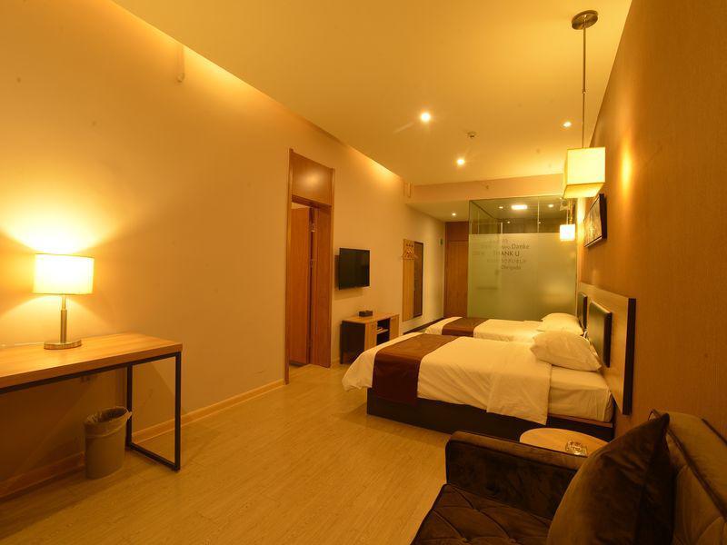 Чжанцзяцзе: Thank You 99 Hotel Wulingyuan Scenic