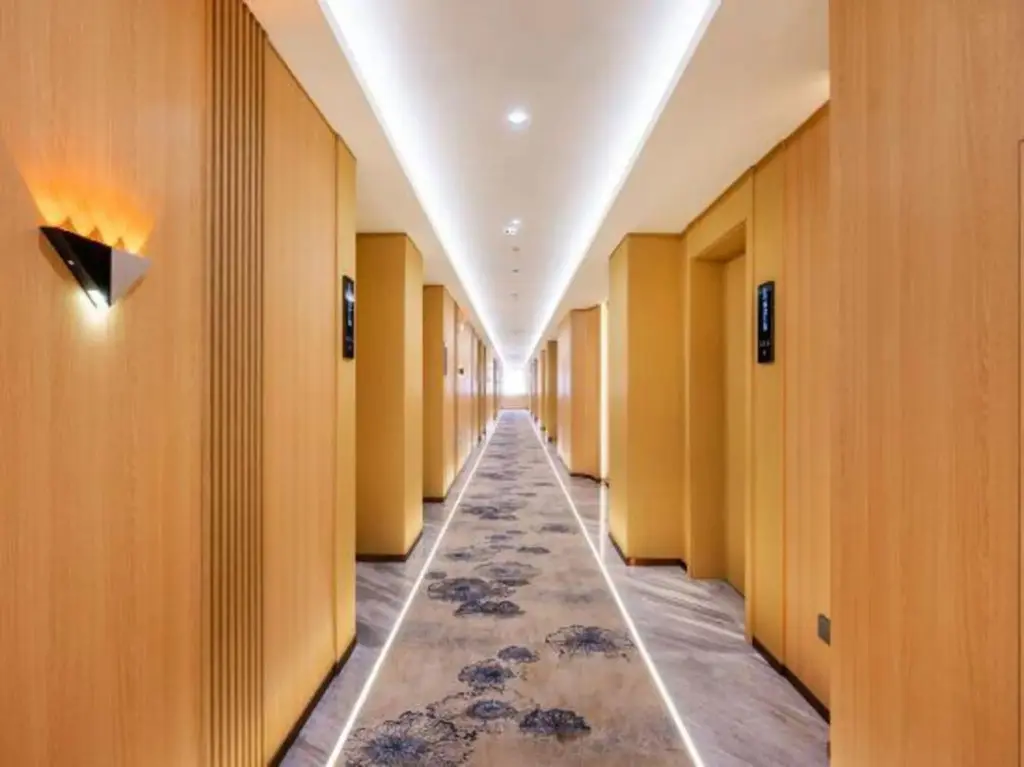 Чжунвэй: Xinhuan International Hotel