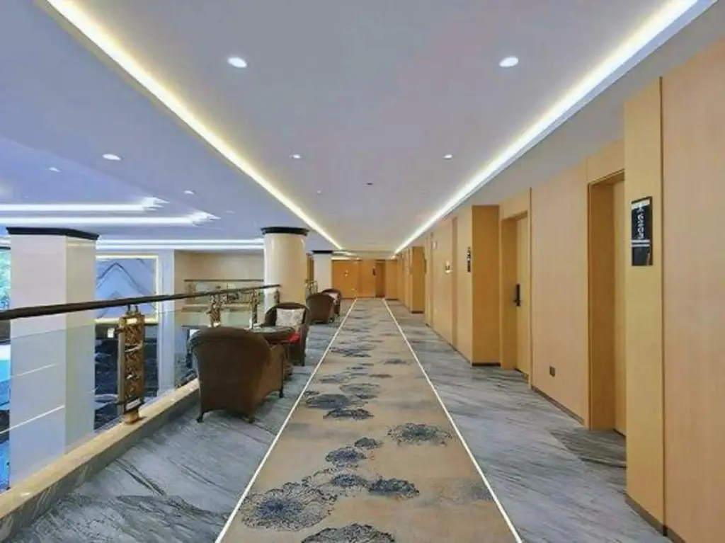 Чжунвэй: Xinhuan International Hotel