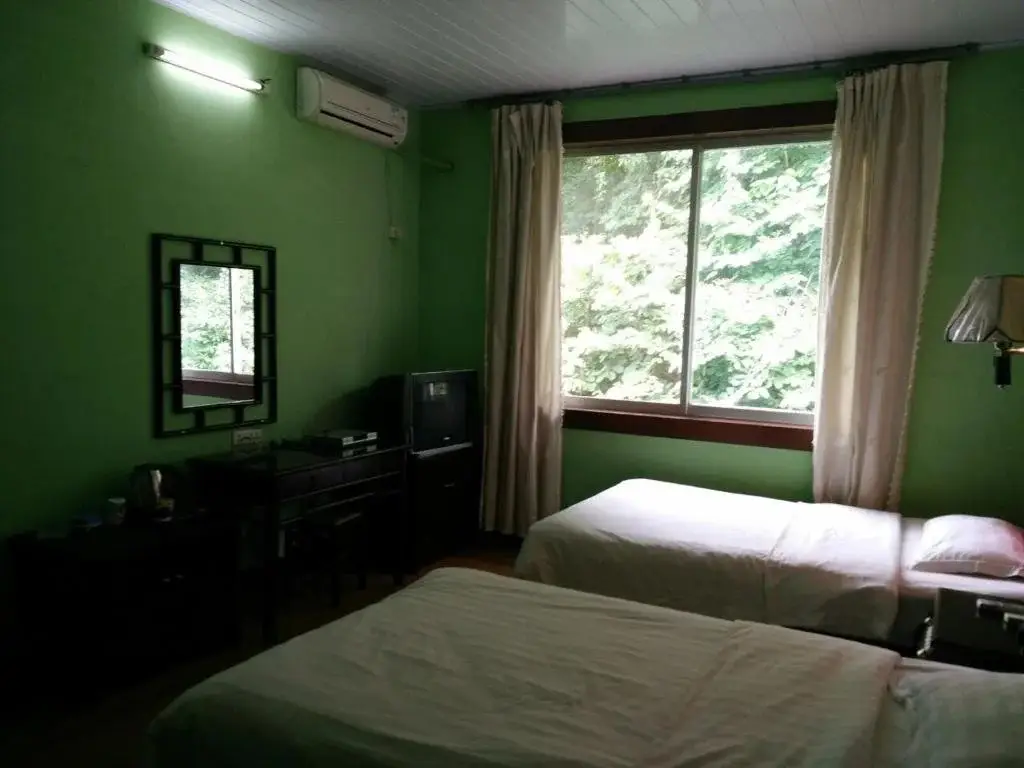 Yangshuo Fengquan Holiday Hotel — фото 1