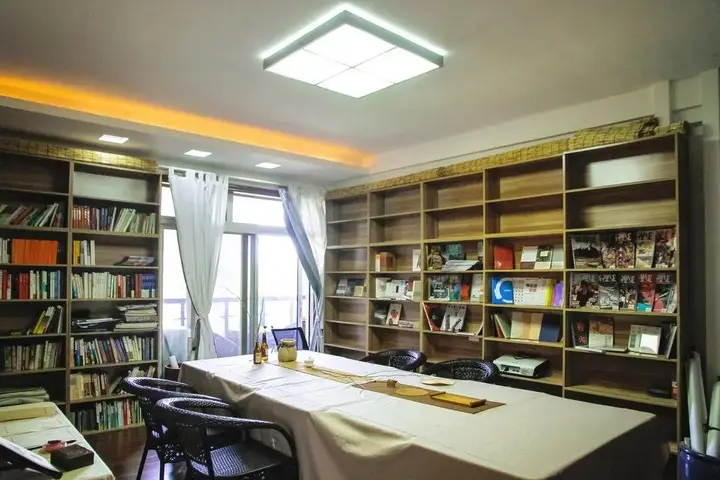 Ухань: Wuhan Overnight Youth Space