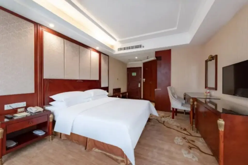 Шэньчжэнь: Vienna International Hotel Shenzhen Songgang Metro Station