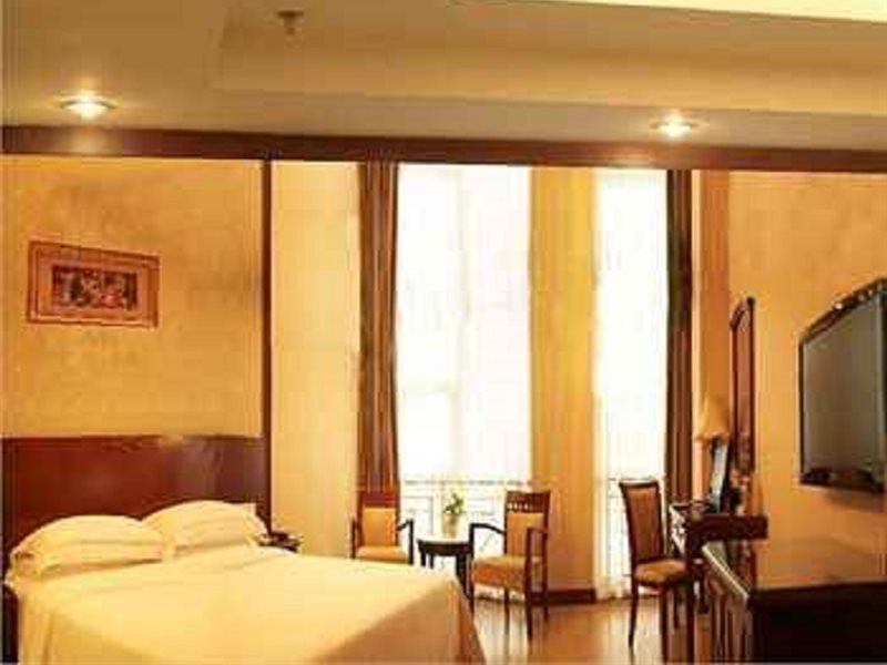 Шэньчжэнь: Vienna International Hotel (Shenzhen Shuanglong Subway Station)