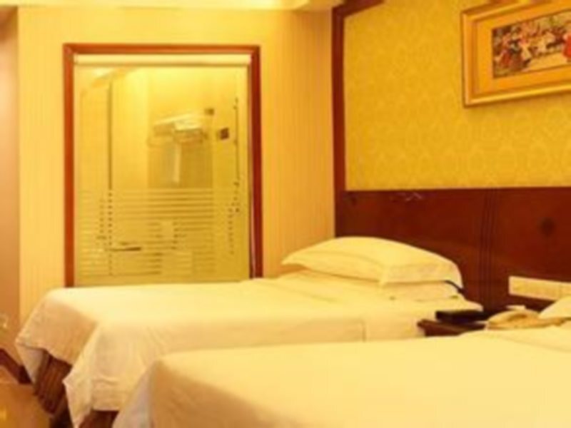 Шэньчжэнь: Vienna International Hotel (Shenzhen Shuanglong Subway Station)
