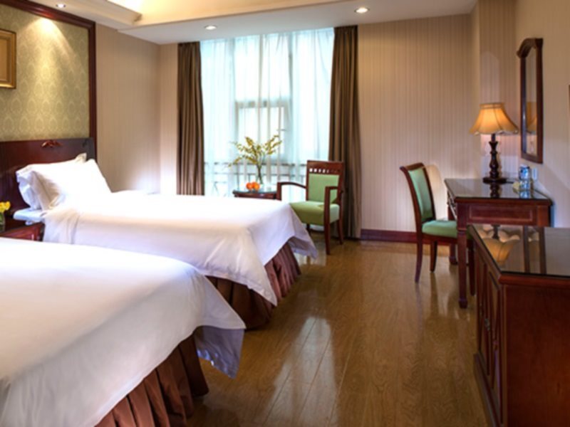 Шэньчжэнь: Vienna International Hotel (Shenzhen Shuanglong Subway Station)