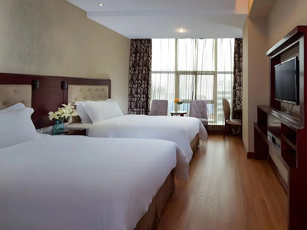 Шэньчжэнь: Vienna Hotel Shenzhen Pinghu Center Metro Station