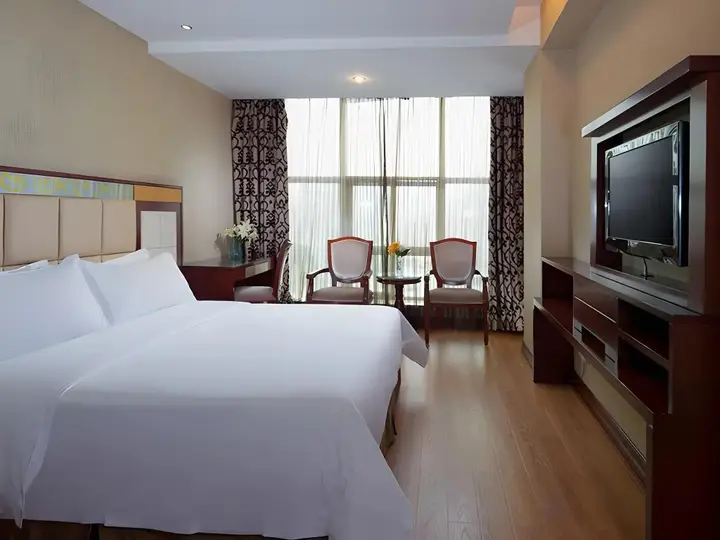 Шэньчжэнь: Vienna Hotel Shenzhen Pinghu Center Metro Station