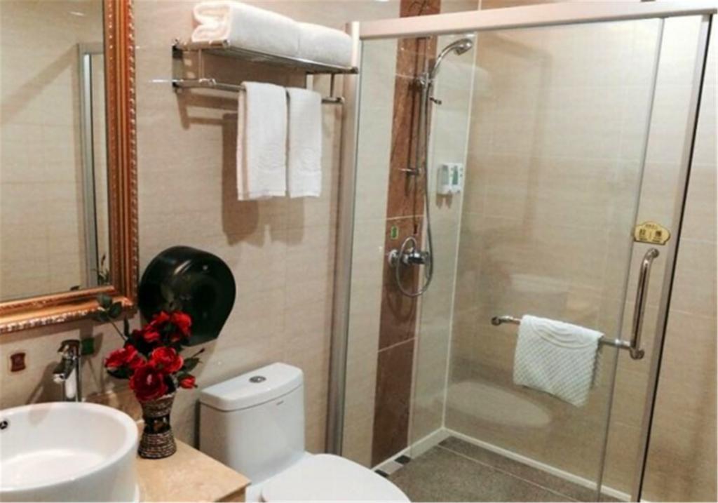 Шэньчжэнь: Vienna Hotel Shenzhen Longgang Longdong Branch