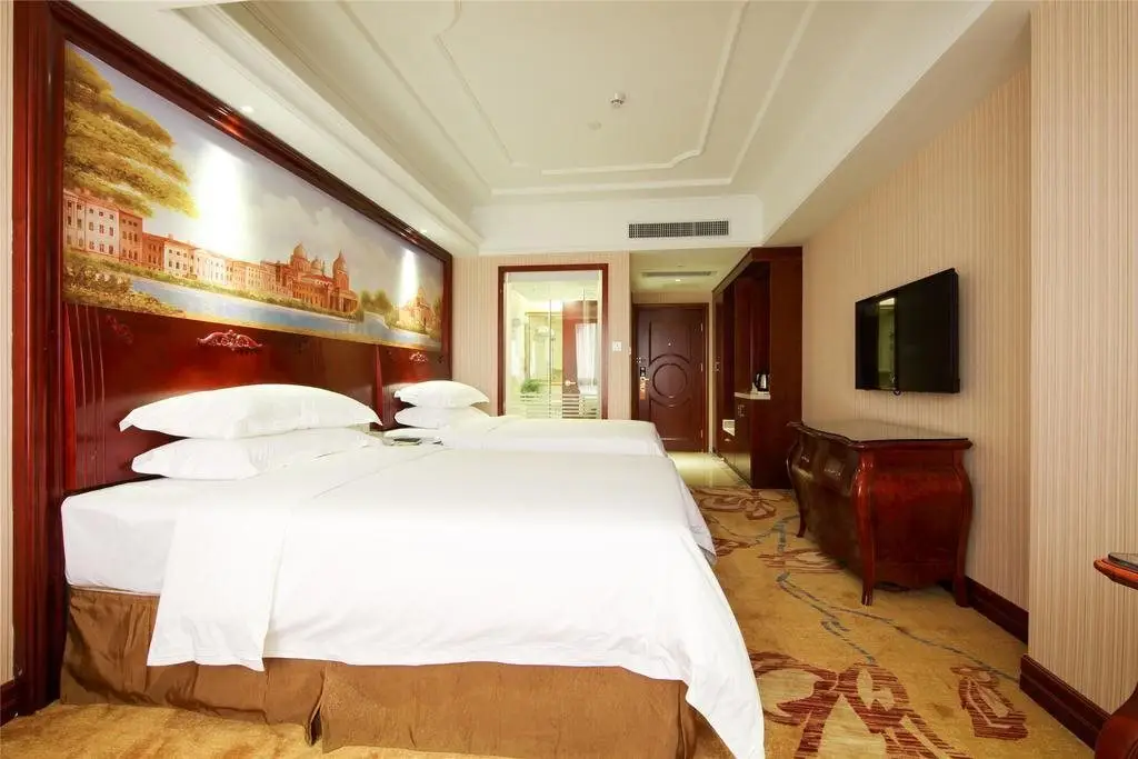 Шэньчжэнь: Vienna Hotel Shenzhen Pingdi