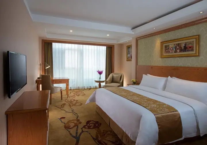 Шэньчжэнь: Vienna Hotel Shenzhen Pingdi