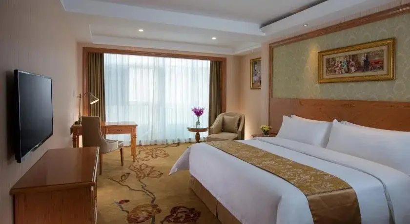 Дунгуань: Vienna Hotel Dongguan Changping Swan Lake Road