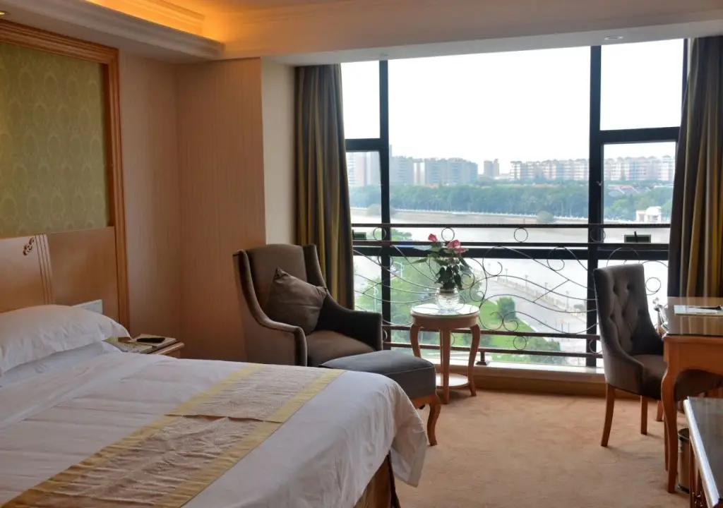 Гуанчжоу: Vienna Hotel Guangzhou Chimelong Dashi Metro Station