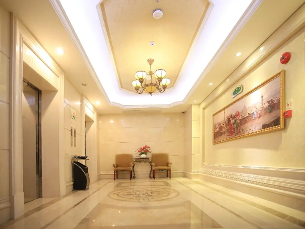 Хойчжоу: Vienna International Huizhou South Train Station