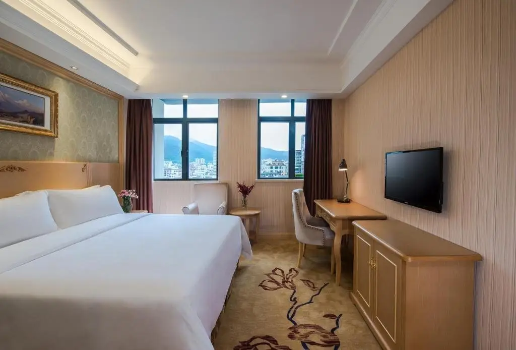 Шэньчжэнь: Vienna International Hotel Shenzhen Jingtian Banch
