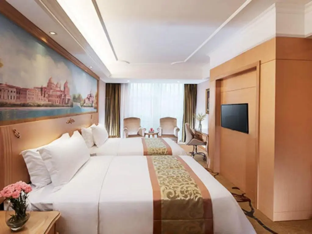 Шэньчжэнь: Vienna International Hotel Shenzhen Jingtian Banch