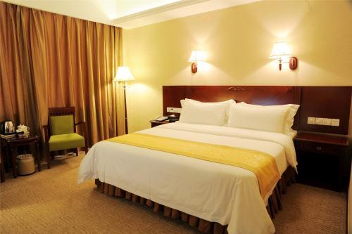 Басуо: Vienna Hotel HaiNan Oriental Avenue
