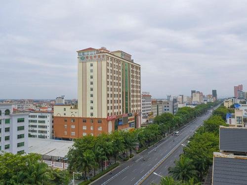 Басуо: Vienna Hotel HaiNan Oriental Avenue