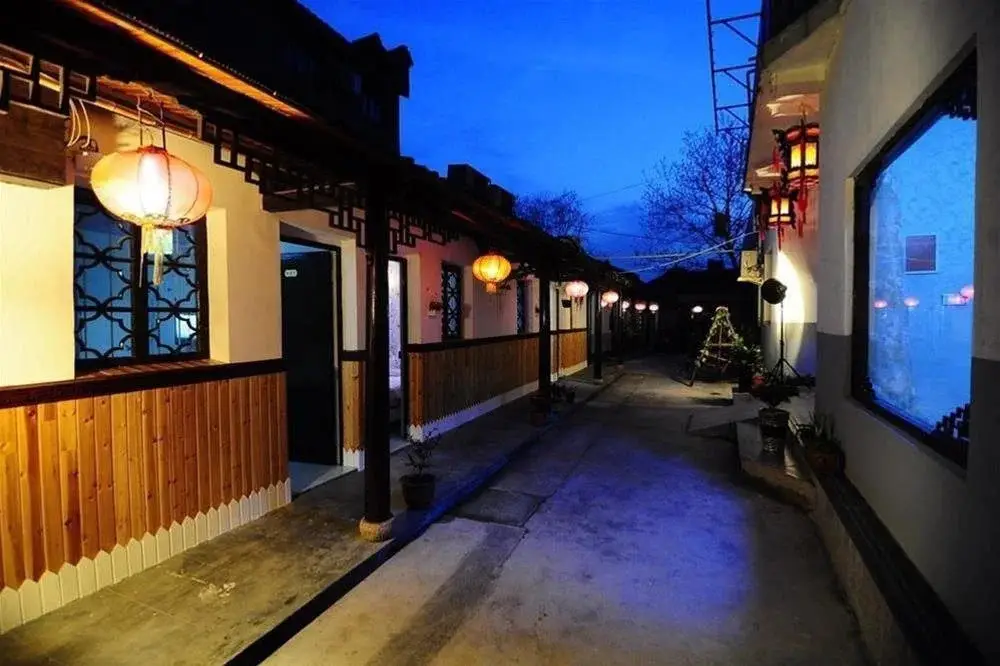 Цзясинь: Xitang Yishuiyuan Inn