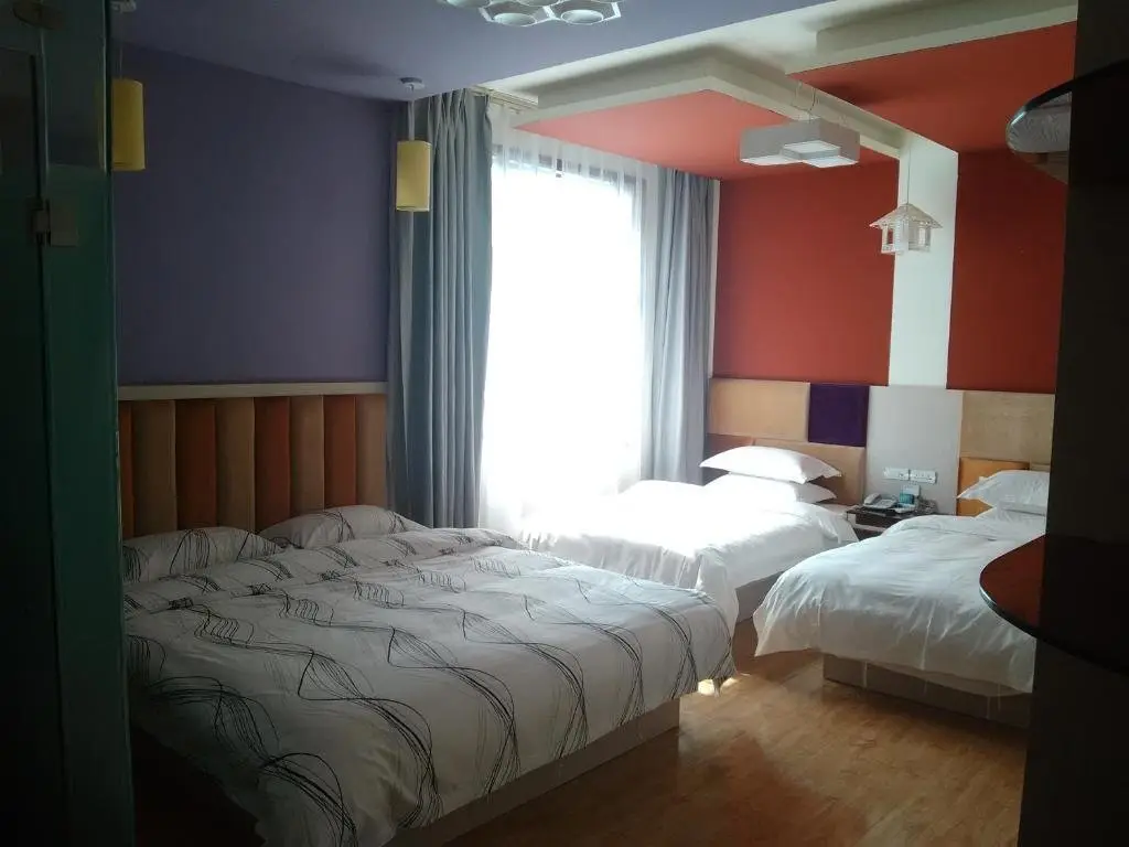 Чжэнчжоу: Twelve Months Fashion Hotel