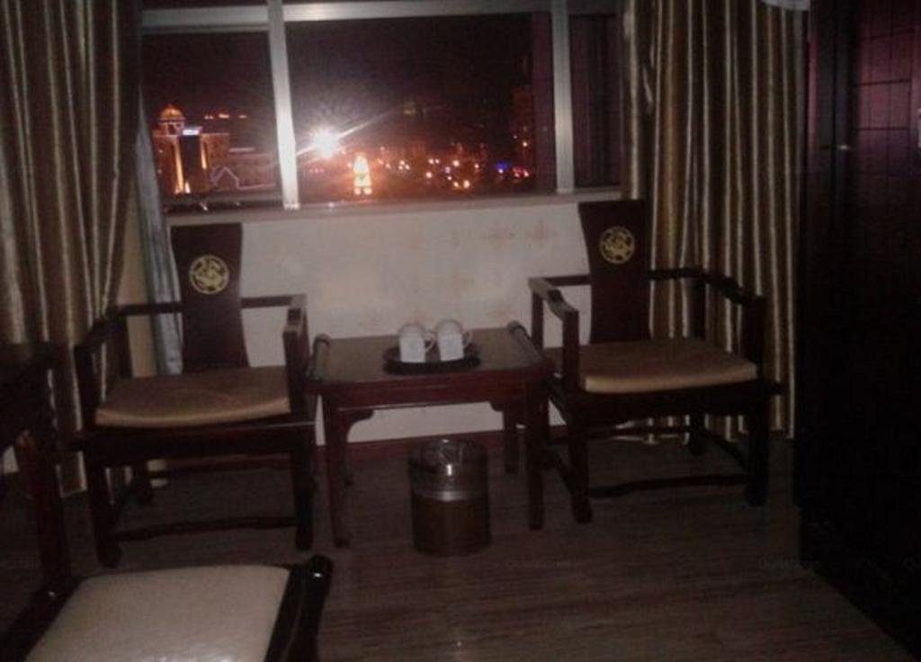 Юйлинь: Guangxi Yulin Shenghao Business Hotel