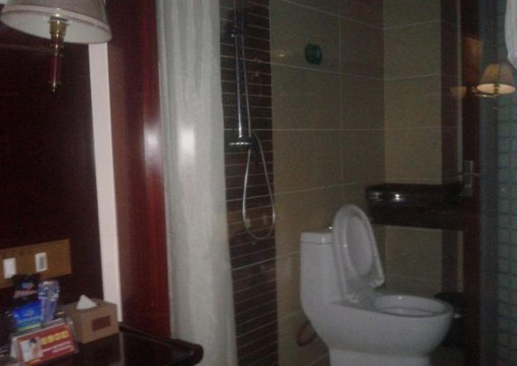 Юйлинь: Guangxi Yulin Shenghao Business Hotel