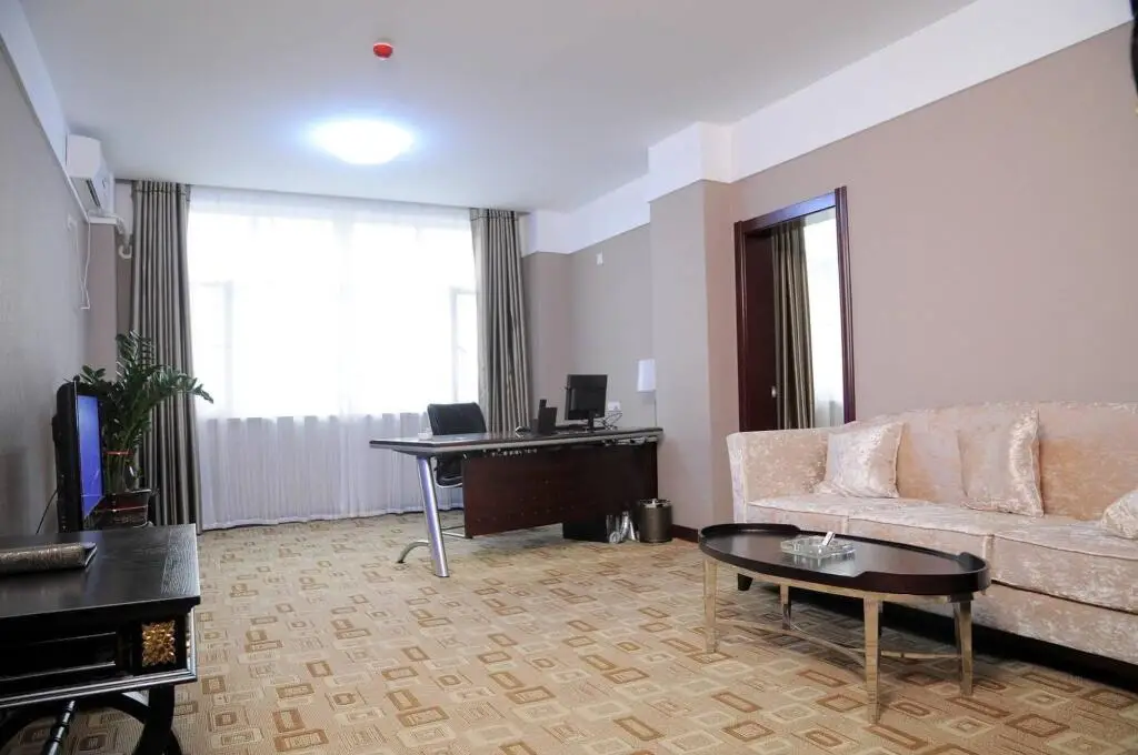 Longcheng Hotel — фото 1