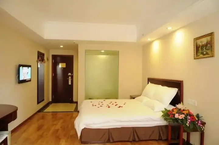 Чэнду: GreenTree Inn (Wukuai Branch)