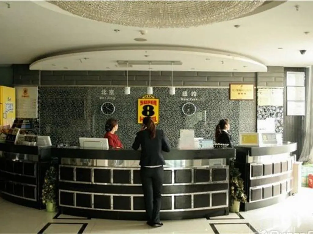Иньчуань: Super 8 Hotel Yinchuan QiRong Qing He Bei Jie