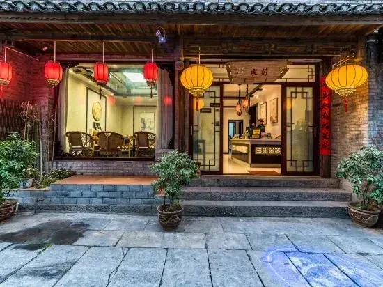 Сянси: Fenghuang Dongliyuan Inn