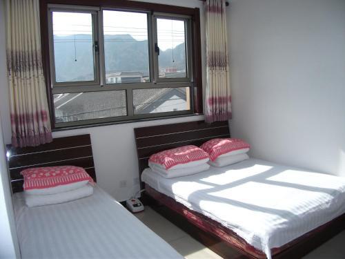 Пекин: Longqingxia Jixiangyu Guesthouse