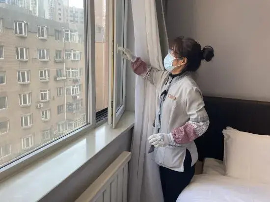 Далянь: HanTing Premium Hotel (Dalian Renmin Road, Gangwan Square Metro Station)