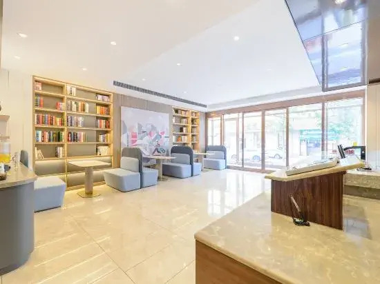 Далянь: HanTing Premium Hotel (Dalian Renmin Road, Gangwan Square Metro Station)