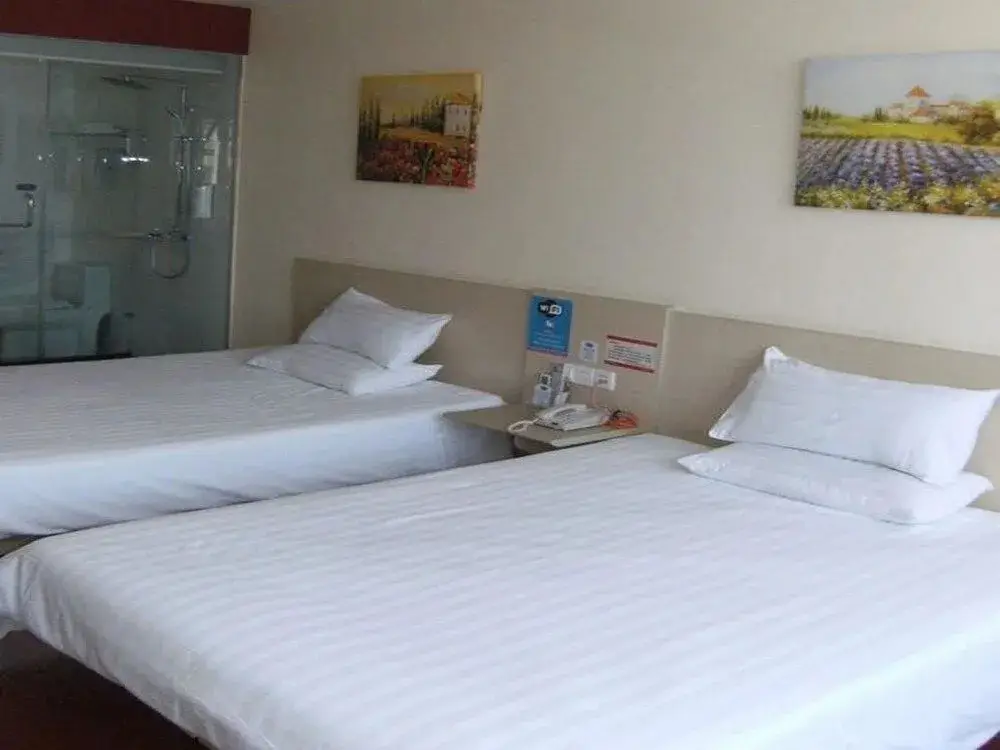 Наньтун: Hanting Hotel Nantong Sports and Exhibition Center