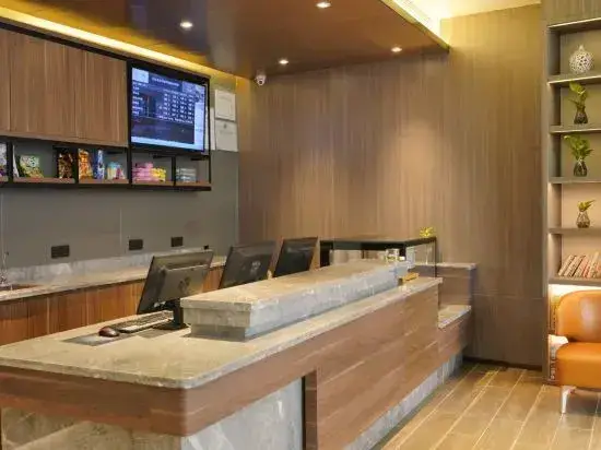 Чунцин: Hanting Express Chongqing Yangjiaping Metro Station