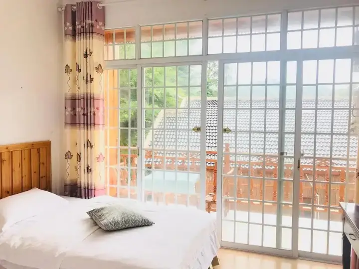 Чжанцзяцзе: Tongfu inn