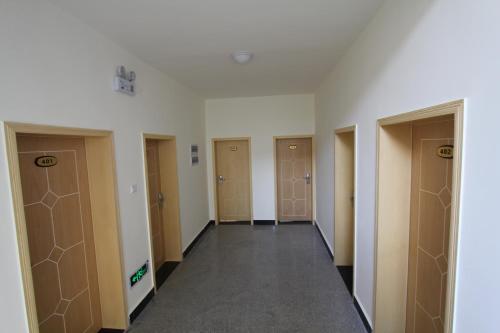 Чжанцзяцзе: Yijia Apartment