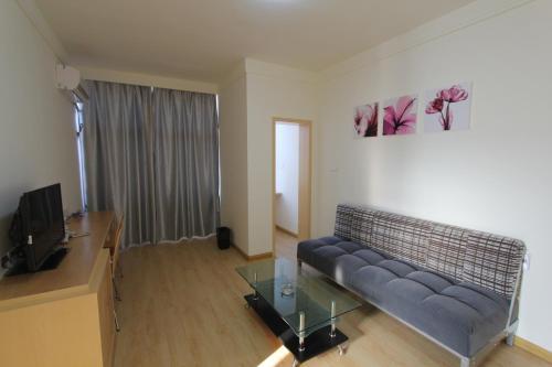 Чжанцзяцзе: Yijia Apartment